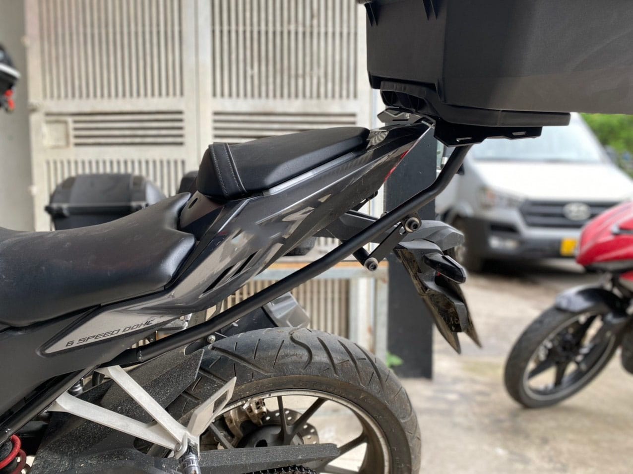 Baga sau Honda CBR150R